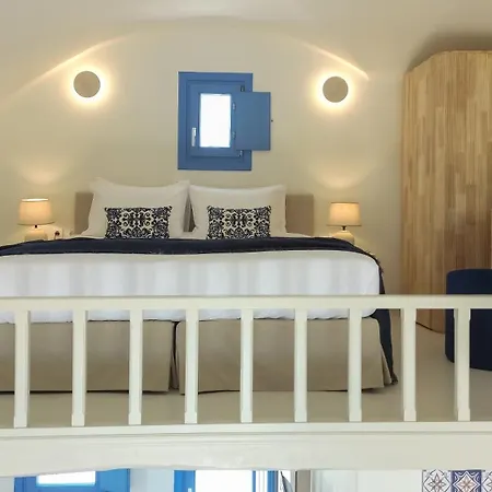 White Pearl Laokasti Oia (Santorini)