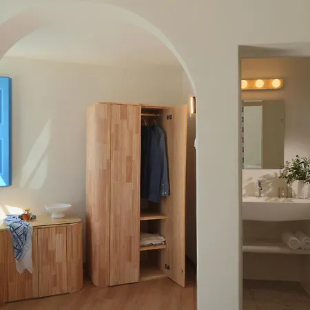 White Pearl Laokasti 4* Oia (Santorini)
