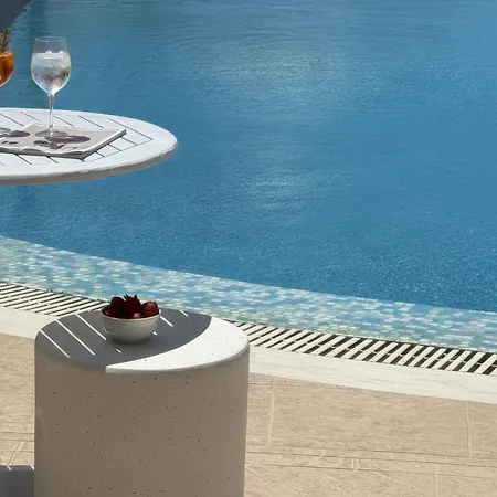 White Pearl Laokasti Oia (Santorini)